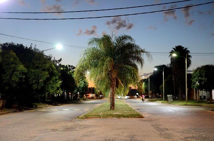 Instalan 60 luminarias LED en avenida Angel Mórtola