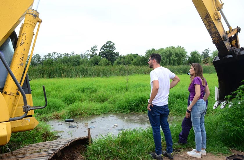 Obras de limpieza de desagües en Barrio Aguilar