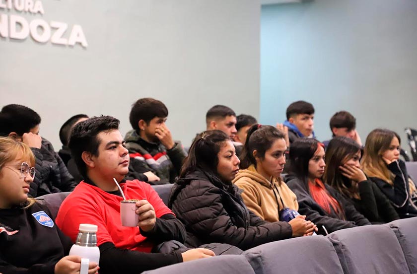 Realizaron una charla sobre estrategias de aprendizaje mediadas por Inteligencia Artificial