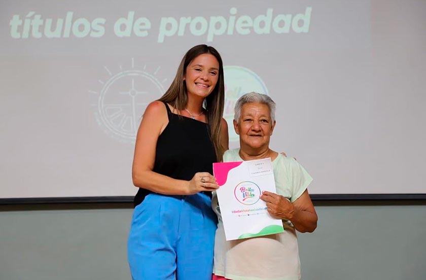 Entregaron 36 títulos de propiedad a familias del barrio Hospital
