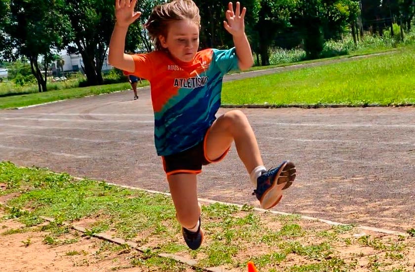 os930brt-03 BELLA VISTA FUE SEDE DE UN TORNEO DE MINIATLETISMO REGIONAL