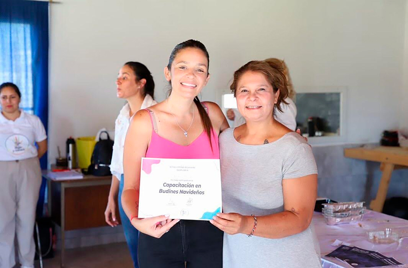 Brindaron curso de elaboración de budines navideños