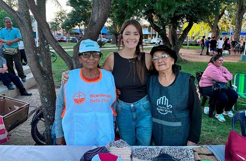 La Municipalidad de Bella Vista entregó pecheras a feriantes y artesanos locales