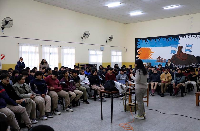 b29duby0-04 LA MUNICIPALIDAD DE BELLA VISTA LANZÓ EL TALLER "SÚBITE A LA AUTOESTIMA"