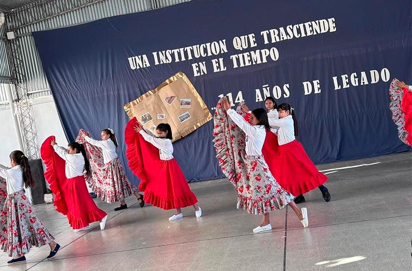 La intendente Bazzi participó del 114° aniversario de la Escuela N°17