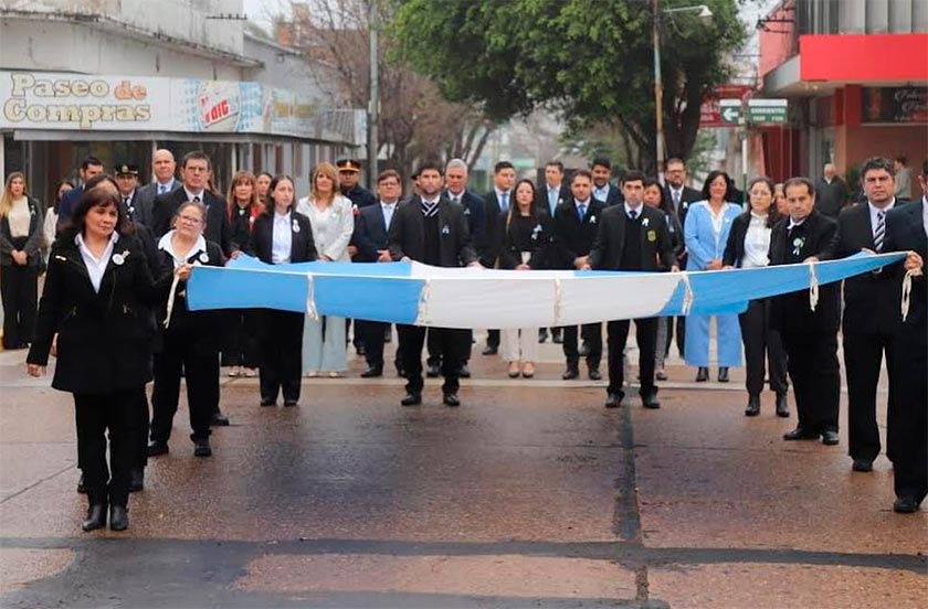 8en1r7ys-03 BELLA VISTA CONMEMORÓ EL DÍA DE LA BANDERA CON TRADICIONAL JINETEADA