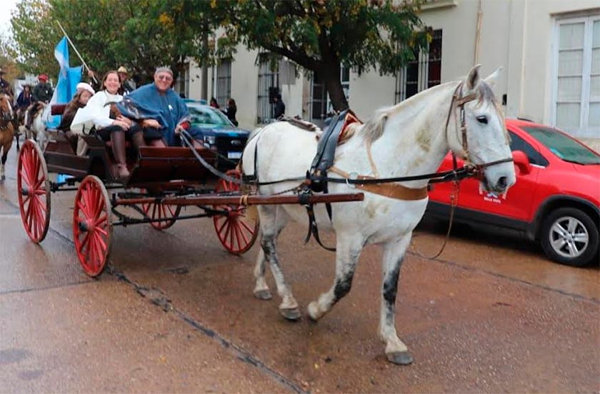 8en1r7ys-05 BELLA VISTA CONMEMORÓ EL DÍA DE LA BANDERA CON TRADICIONAL JINETEADA