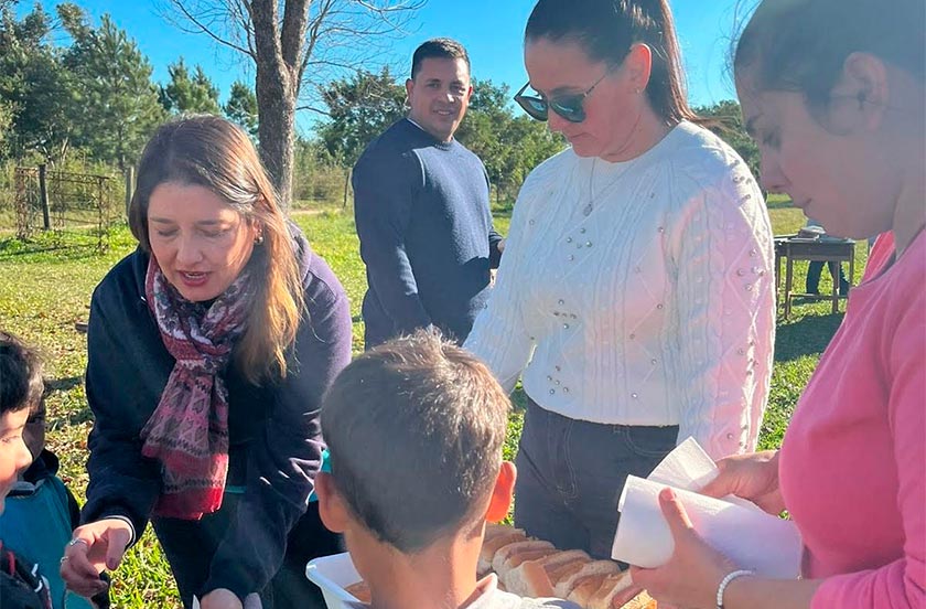 jvgjh73z-02 "UN CUMPLE DIFERENTE" LLEVÓ ALEGRÍA A LOS NIÑOS DE LOMAS NORTE