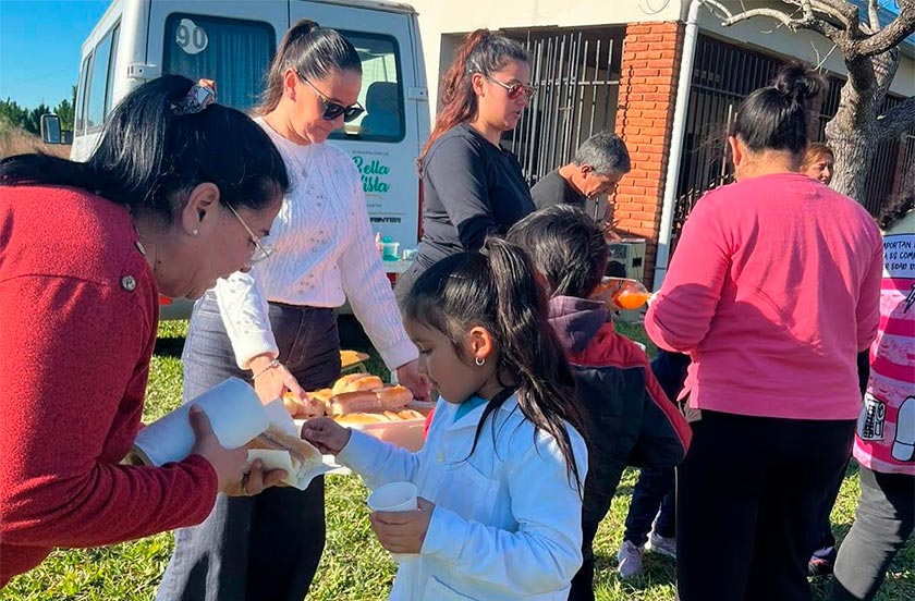 jvgjh73z-04 "UN CUMPLE DIFERENTE" LLEVÓ ALEGRÍA A LOS NIÑOS DE LOMAS NORTE
