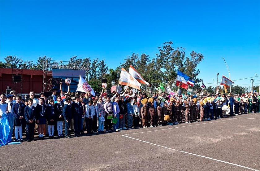 uayi9i00-05 BELLA VISTA CELEBRÓ CON EMOCIÓN Y ORGULLO SU BICENTENARIO