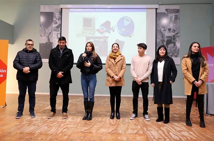 Capacitaron en manejo de IA a estudiantes secundarios