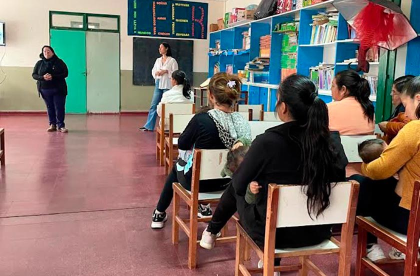 45gfws-04 REALIZARON UNA CHARLA SOBRE CRIANZA RESPETUOSA E INTEGRACIÓN EN LA ESCUELA 451