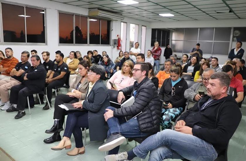 gr41e5eraw-04 LA IGPJ SE REUNIÓ CON ASOCIACIONES DE LA CIUDAD PARA ASESORAR SOBRE DOCUMENTOS A PRESENTAR