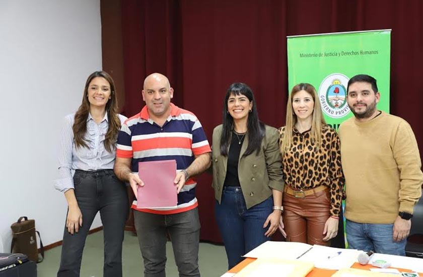 gr41e5eraw-05 LA IGPJ SE REUNIÓ CON ASOCIACIONES DE LA CIUDAD PARA ASESORAR SOBRE DOCUMENTOS A PRESENTAR