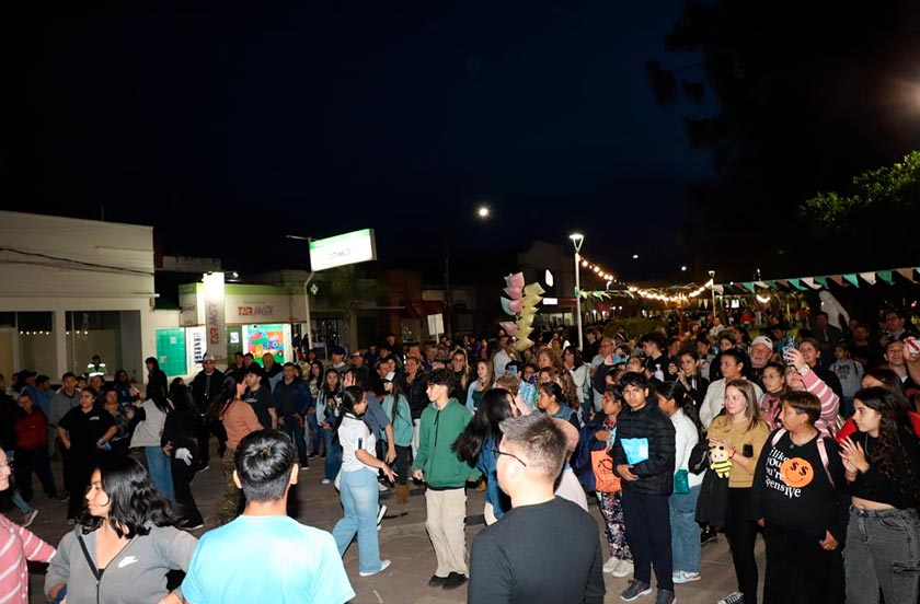 ko479qd231fd-06 BELLA VISTA PRESENTÓ LA FIESTA DE LA INFANCIAS 2025: “TIERRAS DE GIGANTES”