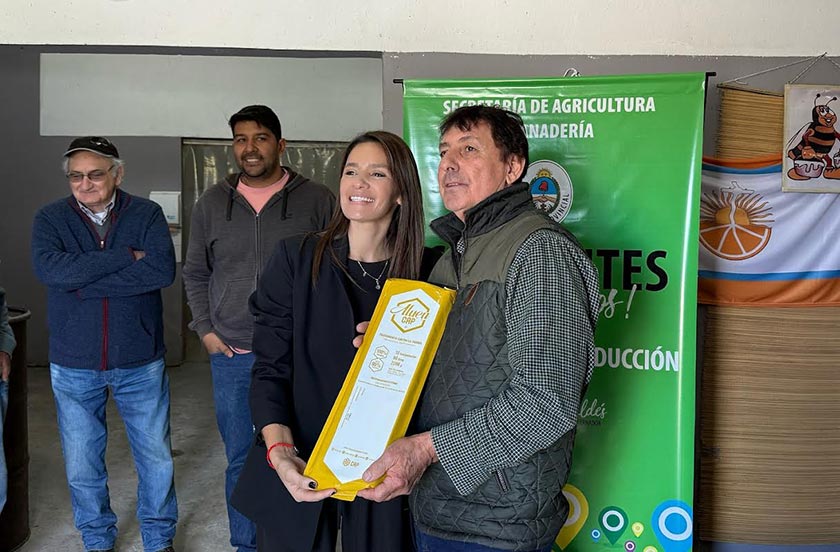 Productores apícolas recibieron insumos sanitarios para combatir plagas en colmenas