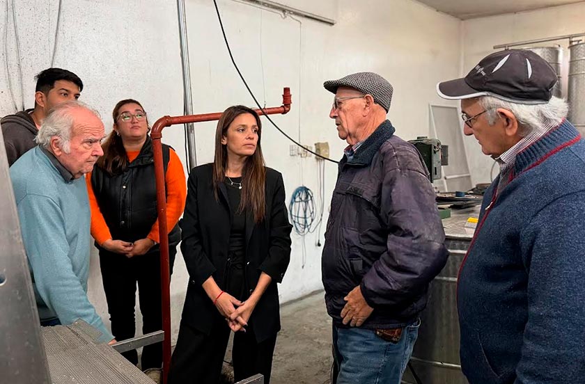 zp3-q5a-03 PRODUCTORES APÍCOLAS RECIBIERON INSUMOS PARA COMBATIR PLAGAS EN COLMENAS