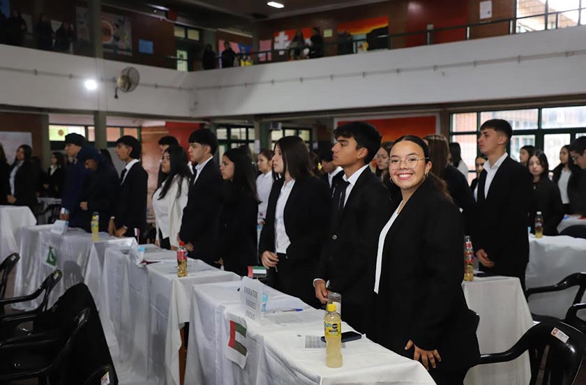 456erwrwe-02 LA INTENDENTE BAZZI ACOMPAÑÓ EL SEGUNDO DEBATE DEL MODELO ONU EN LA ESCUELA NORMAL