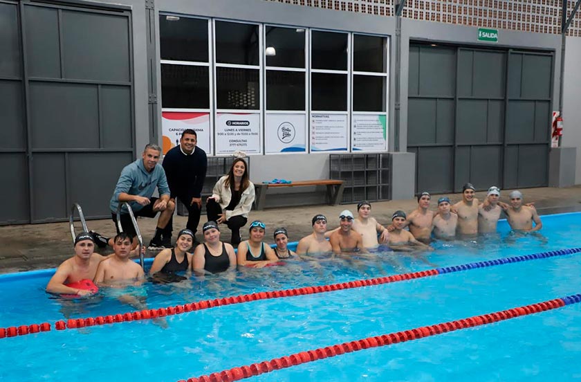 q561w1-03 JÓVENES ASPIRANTES A PREFECTURA REALIZAN PRÁCTICAS EN LA PILETA CLIMATIZADA LOCAL