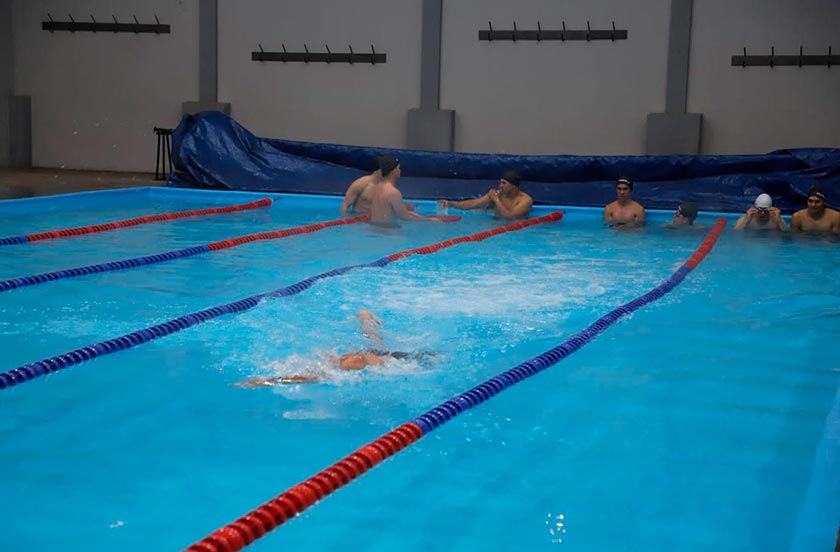 q561w1-05 JÓVENES ASPIRANTES A PREFECTURA REALIZAN PRÁCTICAS EN LA PILETA CLIMATIZADA LOCAL