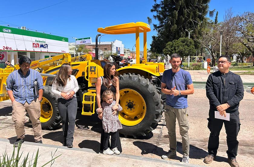 La Municipalidad de Bella Vista incorporó un nuevo tractor con pala