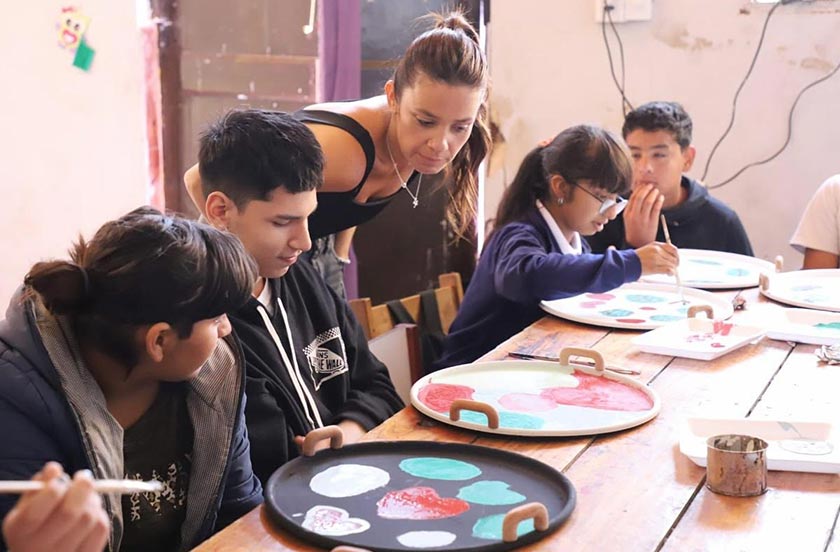 La Dirección de Discapacidad realizó un Taller de Reciclado y Pintura junto a alumnos de la Escuela Especial N° 22