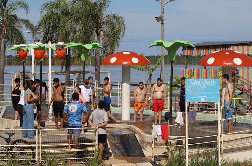 as45asd-04 Realizaron actividades recreativas en la playa municipal con alumnos del Centro Sin Barreras