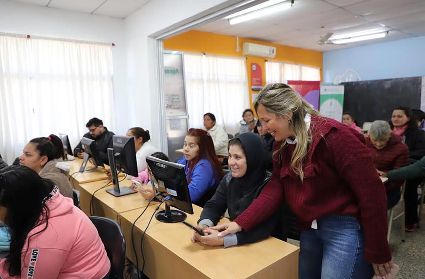 91w1qqi5y-02 Sexta entrega de módulos alimentarios y capacitación