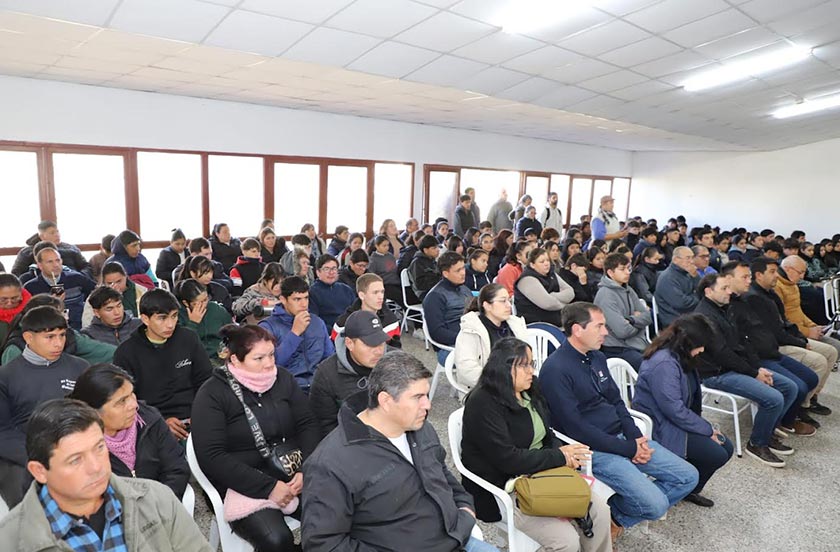 Realizan charla sobre producción porcina