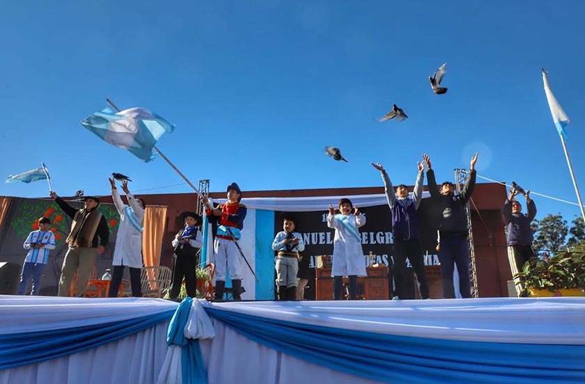 Mas de 400 niños prometieron lealtad a la bandera en Bella Vista
