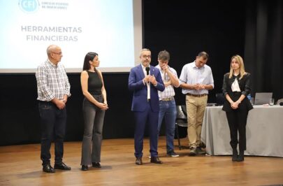 Brindan charla sobre Herramientas Financieras